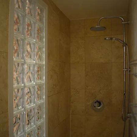 Heart Of - 2 Bedroom Flat Apartman