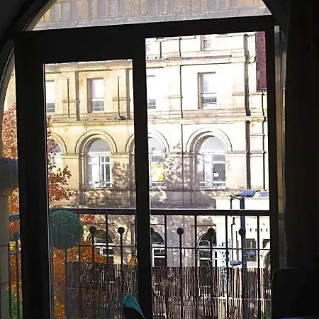 Heart Of - 2 Bedroom Flat *