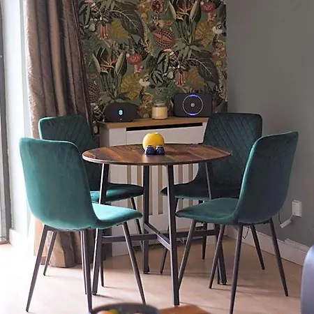 Heart Of - 2 Bedroom Flat *