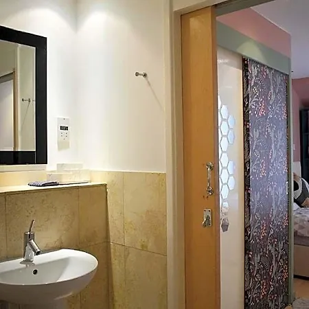 Heart Of - 2 Bedroom Flat