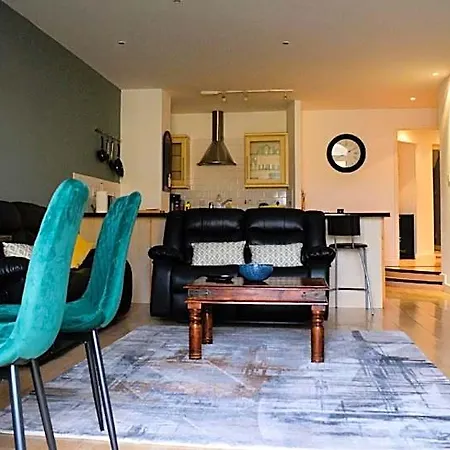 Heart Of - 2 Bedroom Flat * Leeds