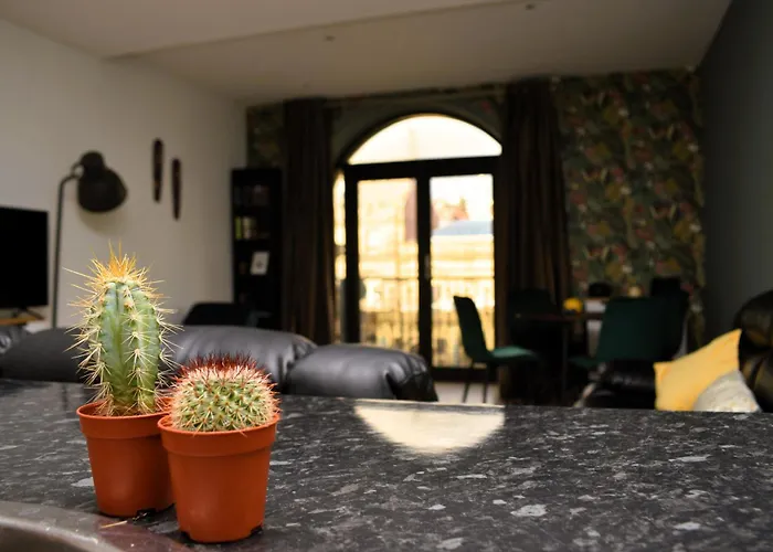 Heart Of - 2 Bedroom Flat